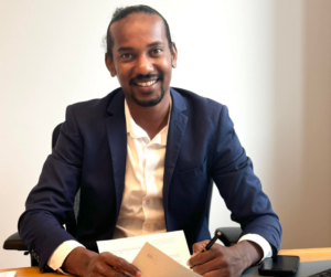 Rody TOLASSY, Député Européen, à son bureau de travail au Parlement Européen